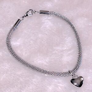 NWOT 🩶 8” SILVER STAINLESS STEEL PUFF HEART CHARM BRACELET
